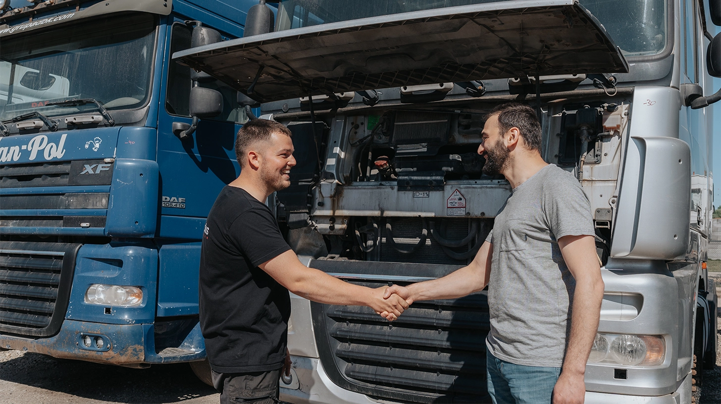 Happy customers who have previously done business with Elro Trucks Belgium