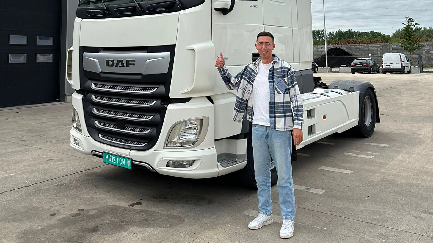 Happy customers who have previously done business with Elro Trucks Belgium