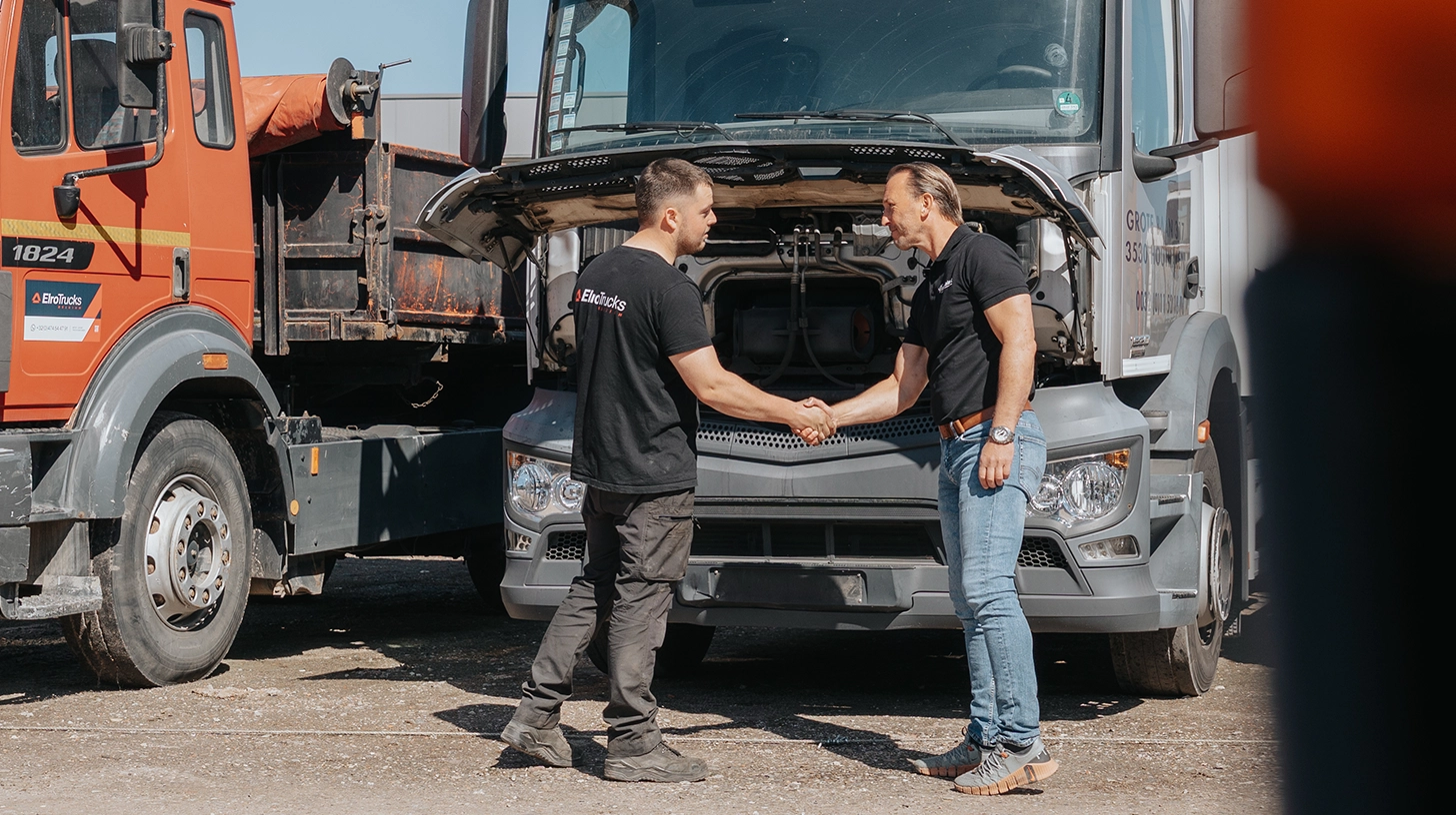 Happy customers who have previously done business with Elro Trucks Belgium