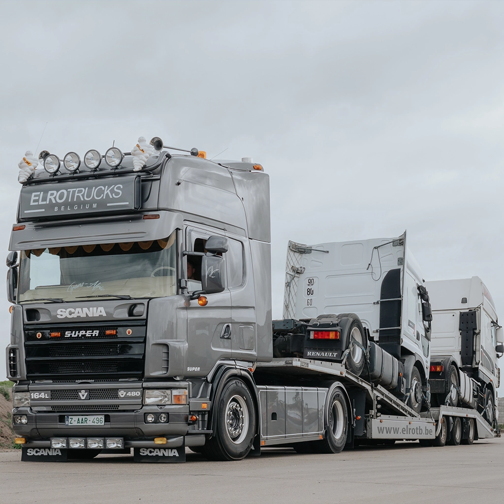 Transport with our flatbed trailer